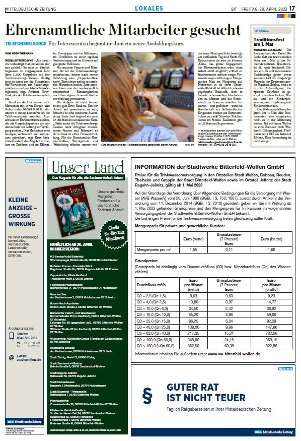 Eine Zeitungsseite enthält Artikel, Tabellen und Anzeigen. Die Schlagzeile lautet "Ehrenamtliche Mitarbeiter gesucht". Es gibt ein Foto von Menschen, die Laptops benutzen, Informationskästen und eine Tabelle mit Preisen für Wasser- und Abfalldienstleistungen.